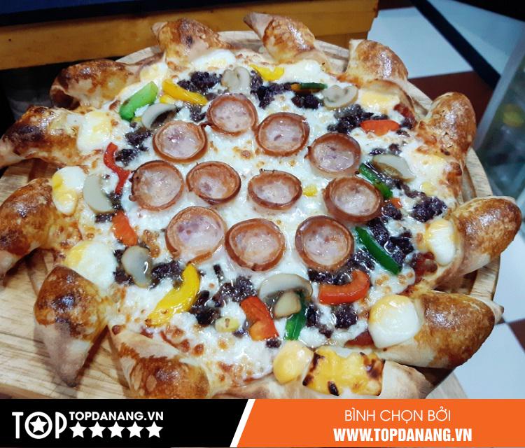 Pizza được chế biến với lớp vỏ giòn rụm