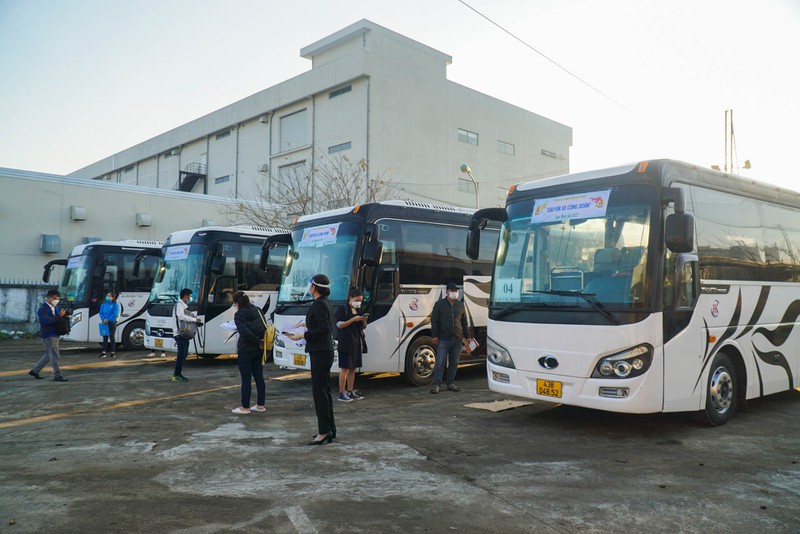 Đà Nẵng đưa hàng ngàn công nhân về quê đón Tết trên những chuyến xe miễn phí