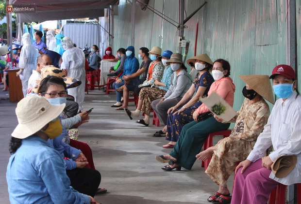 3 mẹ con chủ nha khoa nhiễm SARS-CoV-2, Đà Nẵng tạm đóng cửa chợ Siêu thị, xét nghiệm toàn bộ tiểu thương - Ảnh 2.