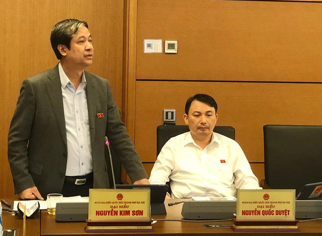 Bộ trưởng Bộ Giáo dục và Đào tạo Nguyễn Kim Sơn nhấn mạnh sách giáo khoa không phải là sách dùng 1 lần