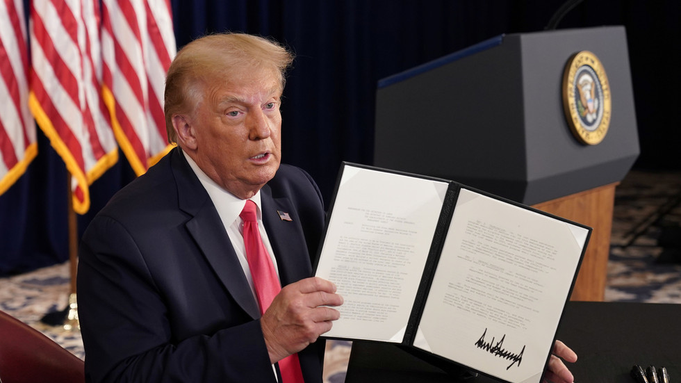 Ông Trump ký nhiều sắc lệnh hỗ trợ người thất nghiệp đối với người dân Mỹ đang gặp khó khăn giữa đại dịch